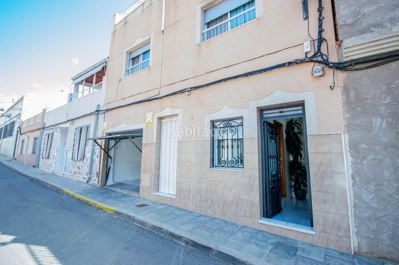 Foto 27b8d493-3586-4659-ae8a-43a5157b3bb5. Casa in calle del río manzanares 4 in San Crispín-Huerta Nueva-Estación Elda