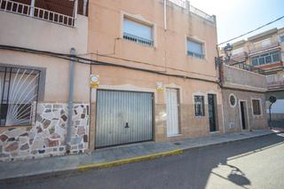 Casa en Calle del ro manzanares 4. Casa independiente en muy buen estado en huerta nueva