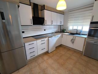 Location Appartement à Comparsa moros nuevos 4. Se alquila amplio piso en excelente zona de petrer