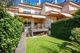 Reihenhaus  Cies 14. Exclusivo adosado en loma badá