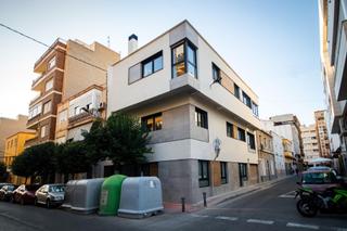 Location Appartement  Calle calle de pablo iglesias, 111 111. Estudios y viviendas reformadas a estrenar a solo 50 metros de l