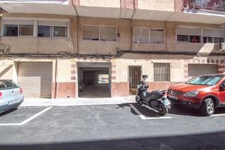 Locale commerciale in Calle de Haití 3
