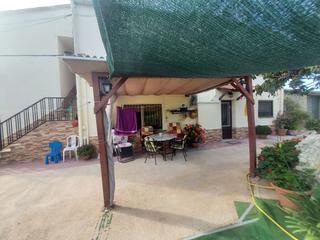 Casa a Benissanet. Finca en venta en benissanet