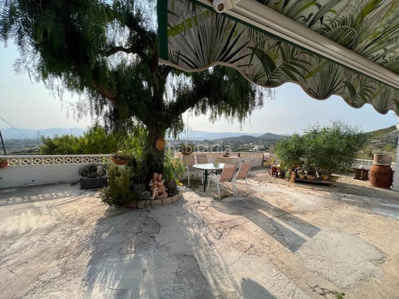 Foto aea8a128-bee6-4a59-87dc-42f2ca2f100a. Chalet  en venta en Busot