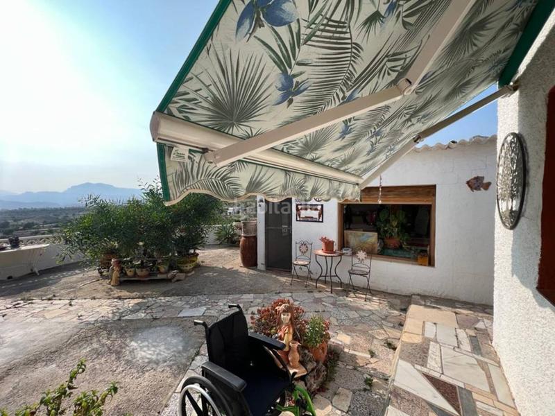 Foto f6356318-4bc6-4a42-b7f3-b45d42ff39cd. Chalet  en venta en Busot