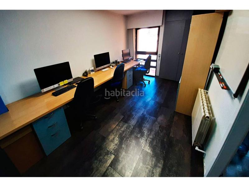 Foto b5a2a3a5-ef81-4a3c-a2eb-bd063d12f8e2. Oficina  en venta en centro tradicional en Alicante