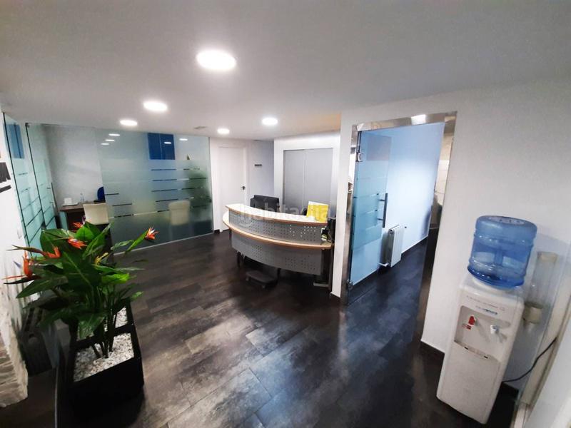 Foto d854fbc0-b984-4d4a-9c45-7a66df7b5173. Oficina  en venta en centro tradicional en Alicante