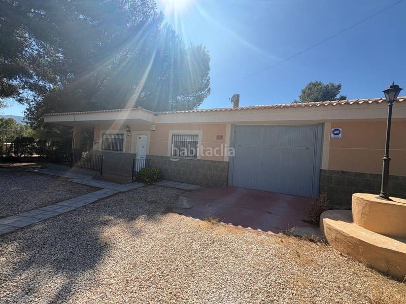 Foto 04e30d0b-d386-41a1-b27a-a05a7efcf770. Chalet  en venta en Tibi