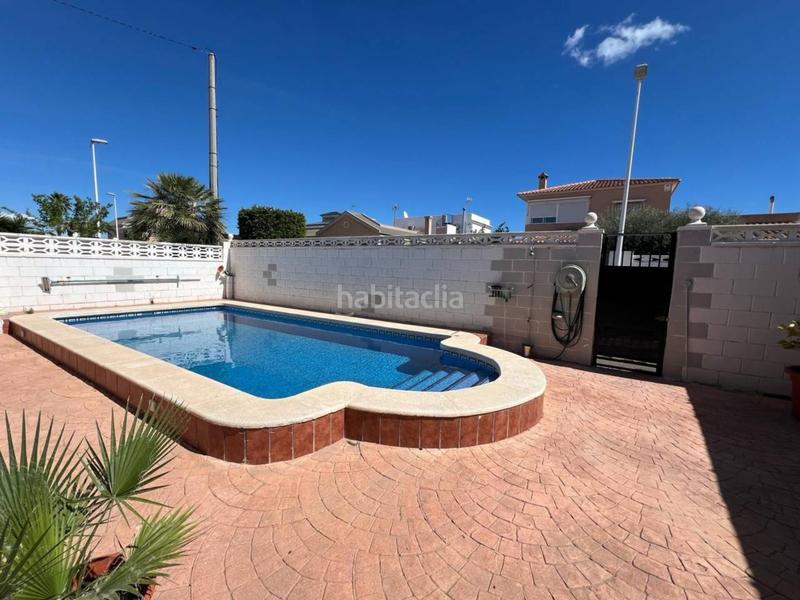 Foto a63d3302-fd55-4d42-a660-f98b474195f4. Xalet amb aparcament piscina a El Altet Elche / Elx