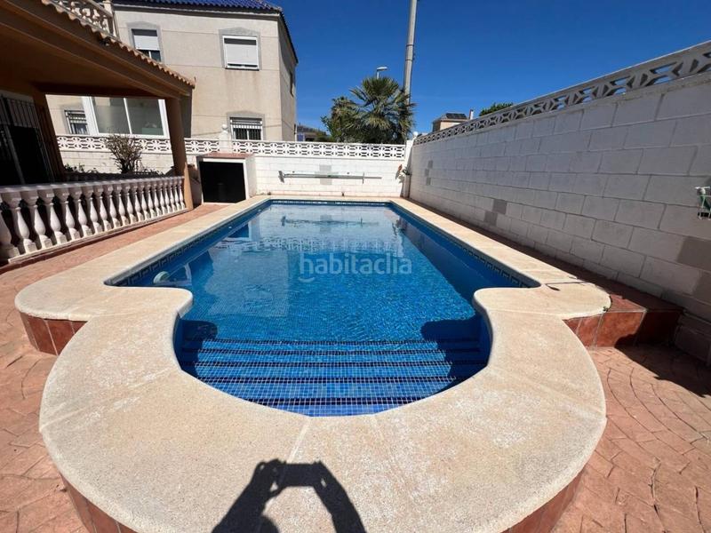 Foto d3812460-4b80-4eea-b64b-fd3c3673beab. Xalet amb aparcament piscina a El Altet Elche / Elx
