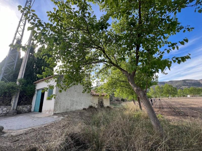 Foto ff605f0e-5dda-4cc1-8265-e35be1b11e67. Finca rústica venta de terreno en Castalla