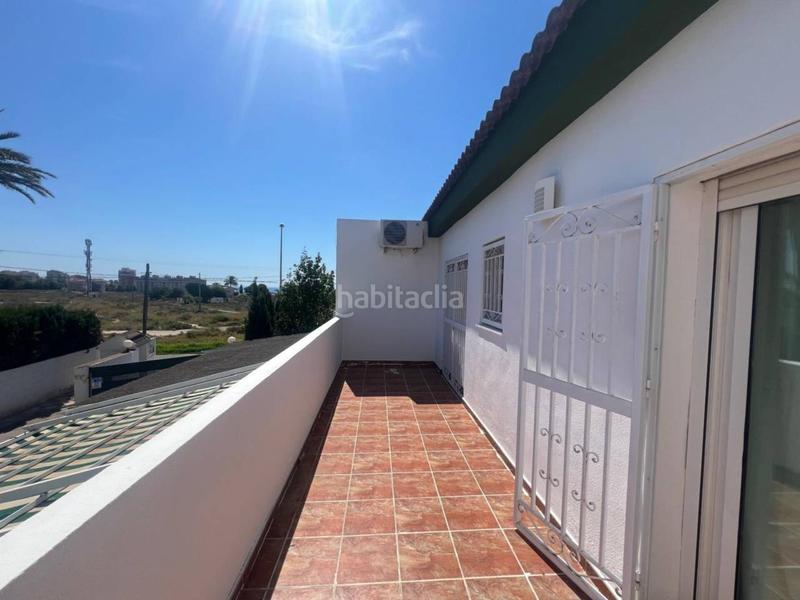 Foto 59b6f844-d8b8-48ec-aab2-deab962e47d0. Casa adosada  en venta en campello playa en Campello (el)