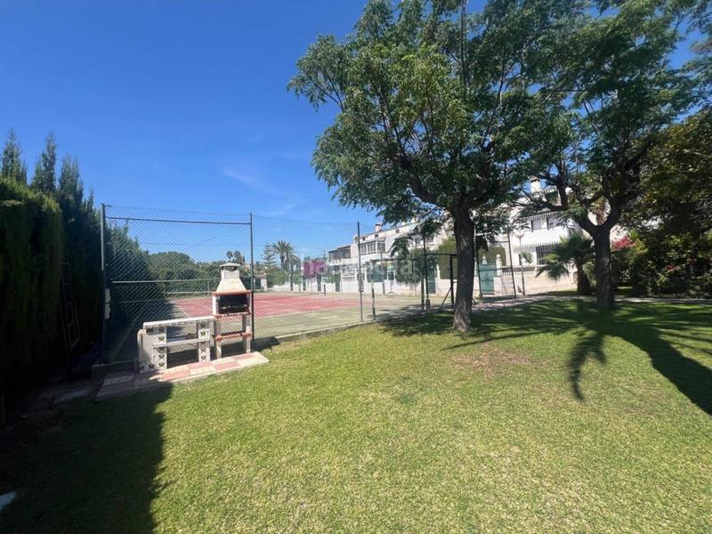 Foto ea40008b-cba2-463e-9a9d-c5fe24939379. Casa adosada  en venta en campello playa en Campello (el)