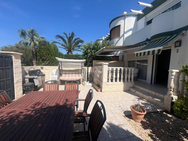 Foto f6d31f4f-ad68-4e94-a2f8-bdbf0a50fb19. Casa adosada  en venta en campello playa en Campello (el)