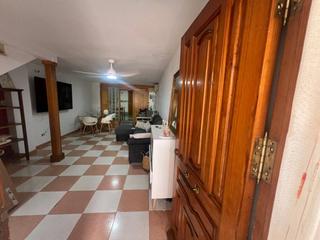 Maison jumelée à San Gabriel. Chalet adosado en san gabriel