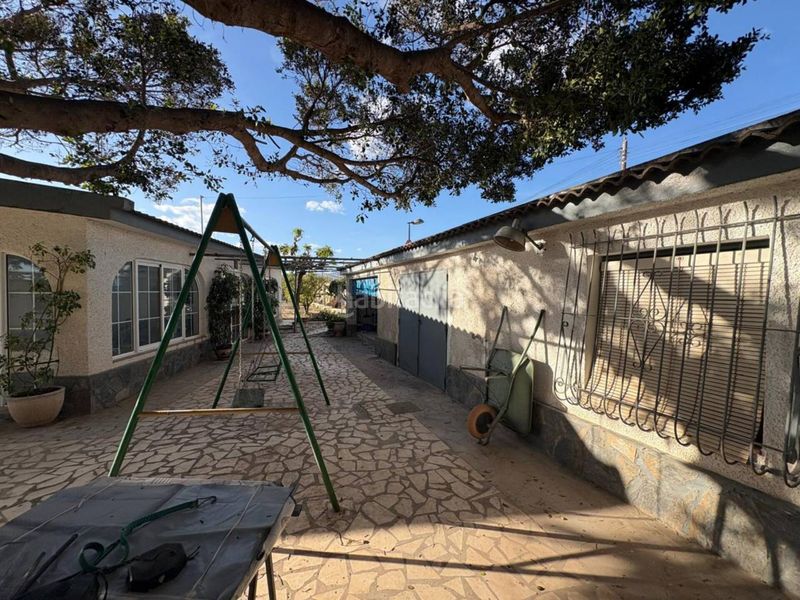Foto 00d1141c-9de1-4a85-b5b7-c9f7617f8de5. Xalet amb aparcament piscina a Busot
