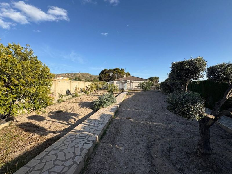 Foto 0af8557b-b15b-4ff1-987d-256f21a5d9ac. Xalet amb aparcament piscina a Busot