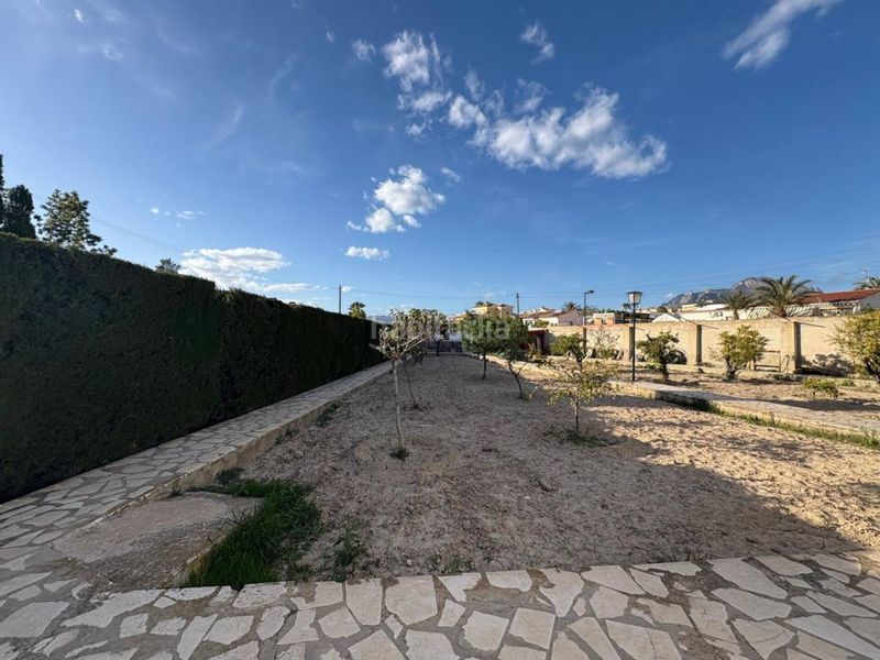 Foto 7444c7e4-1d9d-42e3-9736-da613a5ac001. Xalet amb aparcament piscina a Busot