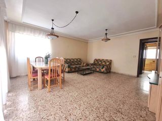 Pis  Calle astrónomo comas solá. Amplia vivienda en la floridala viña