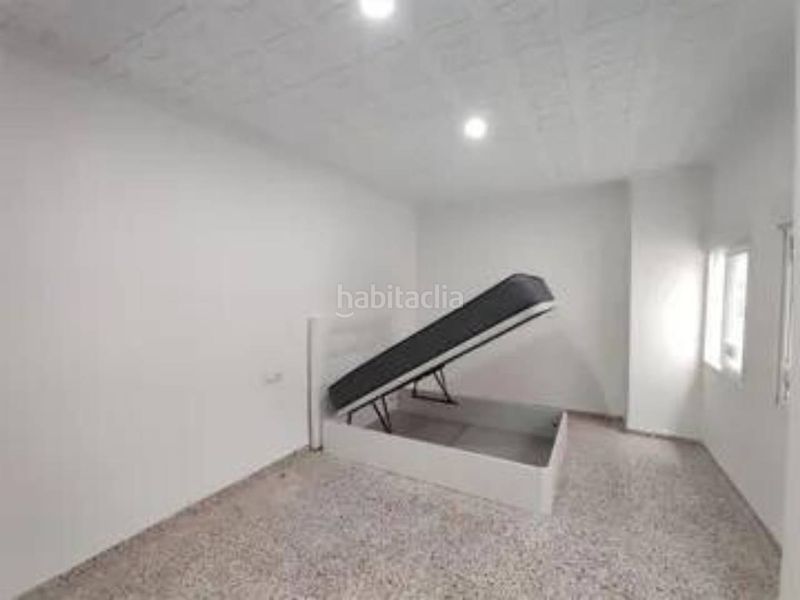 Foto 6c45a9b6-45f8-4901-b6b6-aa5f50fcf4fb. Casa adossada a Ibi
