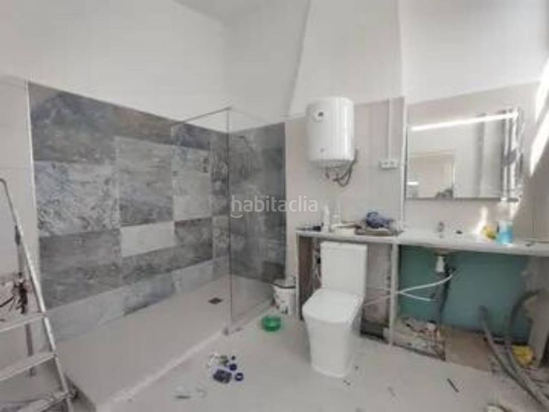 Foto b0d6c43f-8a9a-4108-9aa4-0837753adb8c. Casa adossada a Ibi