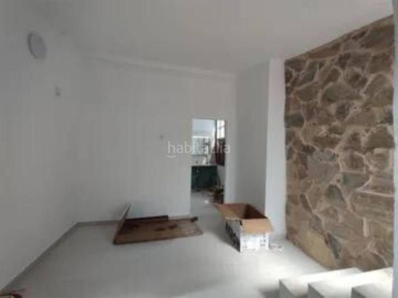 Foto b695658d-ac65-4801-990b-b6950168c24c. Casa adossada a Ibi