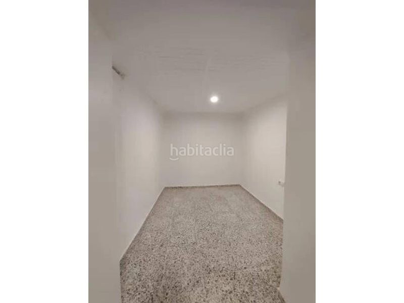 Foto bdeb14bb-e72a-4f83-a6bb-e9d8c6e808a4. Casa adossada a Ibi