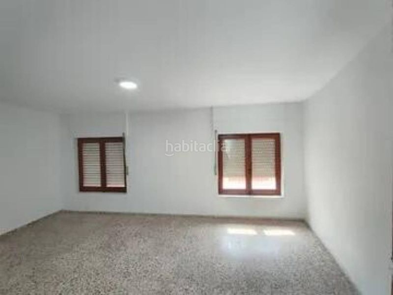 Foto da5fa193-86eb-4cdb-9593-e0c8bdc70a6a. Casa adossada a Ibi