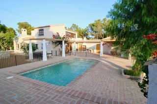 Rent House in Cami del barranquet 8. Villa la huerta, alfaz del pí
