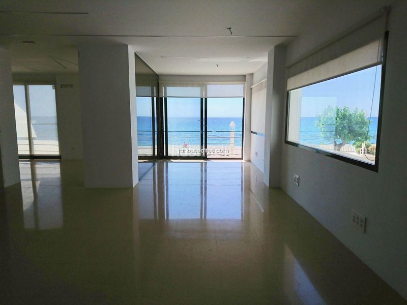 Foto 8011b1a4-fbd6-48f9-8501-811e40dcf240. Local comercial a Altea ciudad Altea