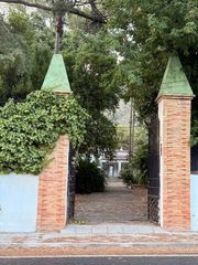 Casa a Luis pericot 41. Distinguida finca señorial con dos viviendas entre jardines y mo