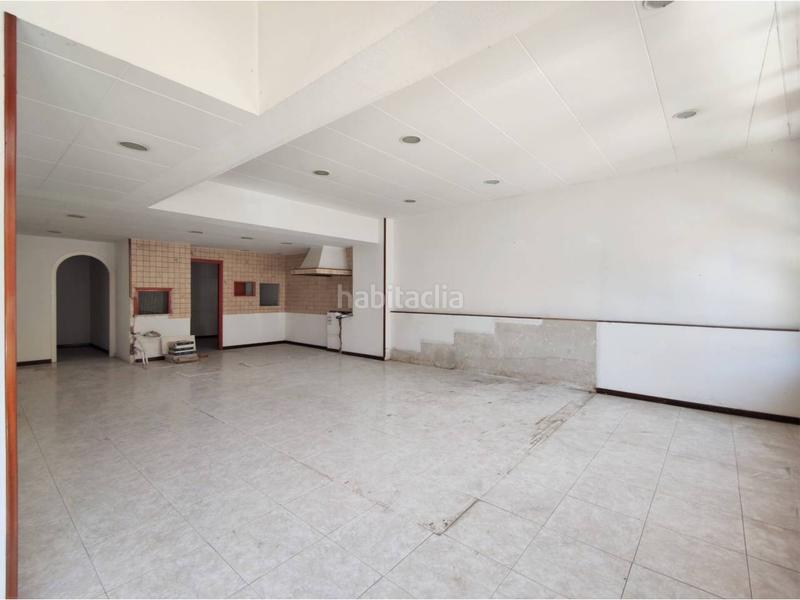 Foto b00b4ad7-be53-4156-9d36-040fe98db50b. Local comercial local en venta en centrepasseig i rodalies en Manresa