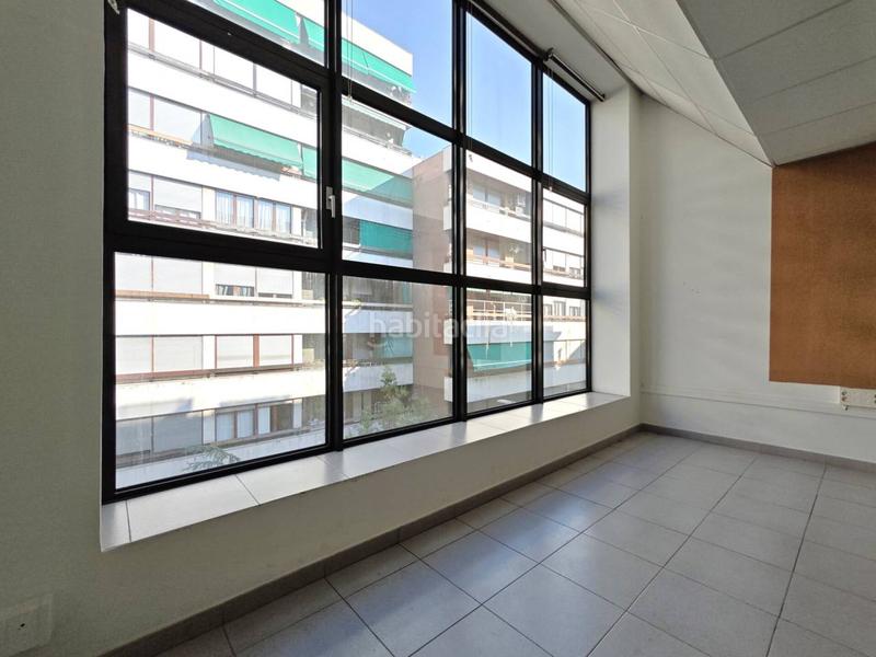 Foto 3f2c269d-d3db-4efa-bc2c-3e88b1e55f76. Alquiler oficina s en alquiler edificio cataluña. en Manresa