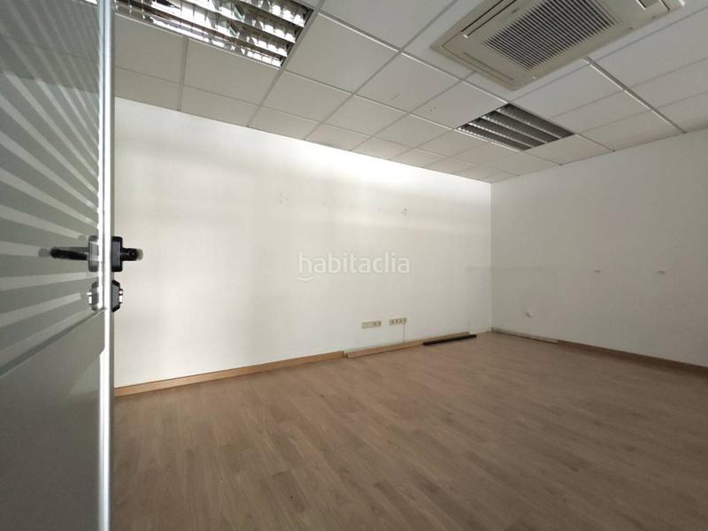 Foto 8822b217-68d6-4c22-b1c5-d5a71bf0f24f. Alquiler oficina s en alquiler edificio cataluña. en Manresa