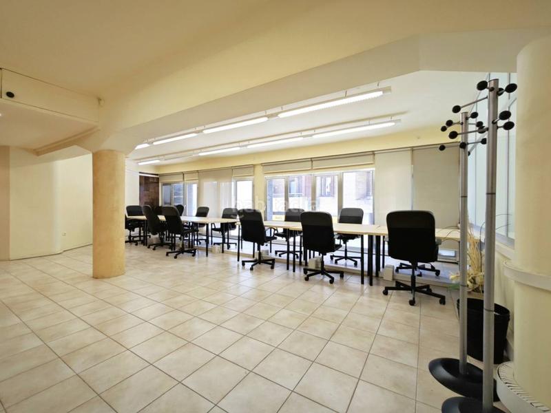 Foto a3ede239-7e91-4dc3-9c38-fccfce54cd40. Bureau avec chauffage dans Plaça Catalunya Manresa