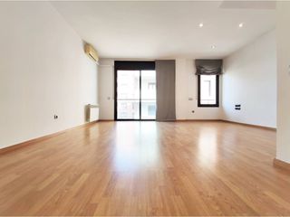 Miete Etagenwohnung  Calle pep ventura. Piso en alquiler en illa verda.