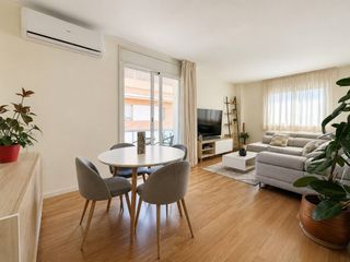 Pis  Calle francesc moragas. Piso en venta en valldaura 08241