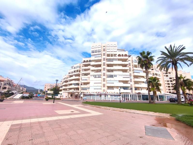 Foto bef28b03-260e-4890-bf61-917d8159165e. Piso impresionantes vistas en primera linea de playa en Oropesa del Mar