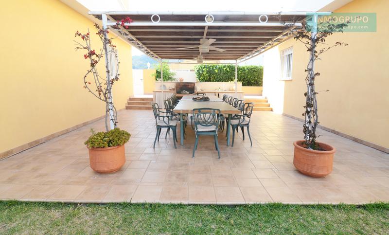 Foto cb06a84c-252b-4c42-afb6-d32367c80bfd. Casa en benicasim-benicàssim - av ferrocarril 105 villa a la venta en benicasim en Benicasim / Benicàssim