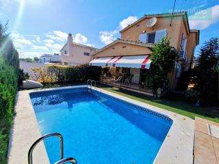 Casa a Benicasim-benicàssim - terrers. Villa individual a la venta en zona terres