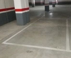 Aparcament cotxe a Zona Avenida del Mar. Garaje en edificio work centre