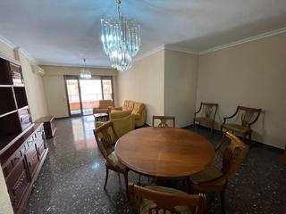 Location Appartement à Calle pintor cabrera 14. Alquiler con piscina en centro