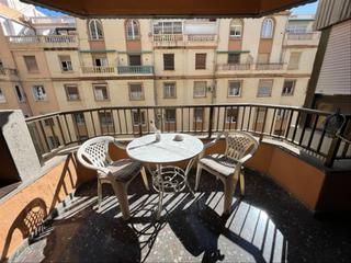 Miete Etagenwohnung in Calle pintor cabrera 14. Alquiler con piscina en centro