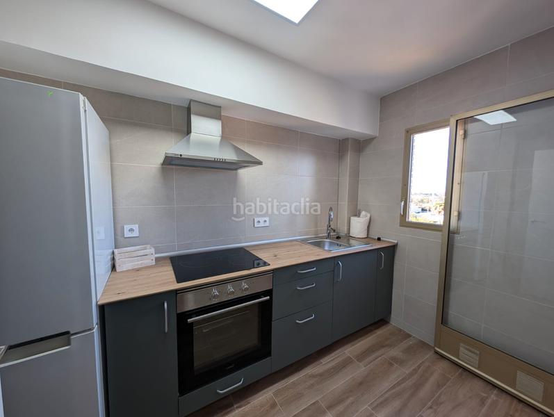 Foto e2fb285c-ca26-42e7-bd13-301be014d384. Alquiler piso en Playa Muchavista Campello (el)