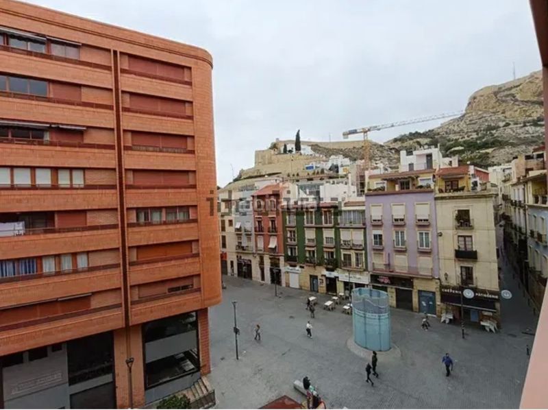 Foto 43909e91-cd4e-48f7-b7a7-16c8883a4e9a. Piso en Casco Antiguo - Sta. Cruz - Ayuntamiento Alicante