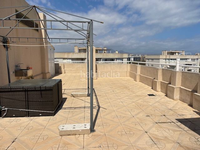 Foto a1e2ceb1-1f87-48c0-9d16-c4ea96021f4f. Àtic amb aparcament piscina a Playa de San Juan Alicante