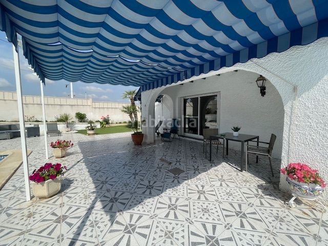 Foto 08a647b0-a16b-47b1-9953-69bfef23975f. Xalet amb xemeneia calefacció aparcament piscina a Elche / Elx