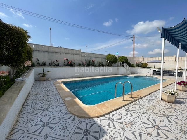 Foto c262adae-2c05-4d79-bfef-571dccb7929c. Xalet amb xemeneia calefacció aparcament piscina a Elche / Elx