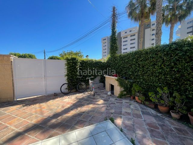 Foto 78d3bce4-bf8b-4c45-ba24-7b07e19bae68. Xalet amb xemeneia calefacció aparcament piscina a Campello (el)