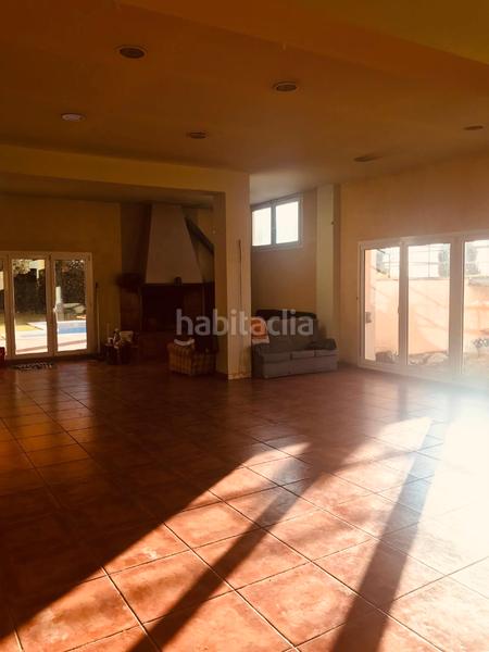 Foto a405f754-351b-4f2c-9c93-824ef5f98303. Casa amb xemeneia calefacció aparcament piscina a Tiana